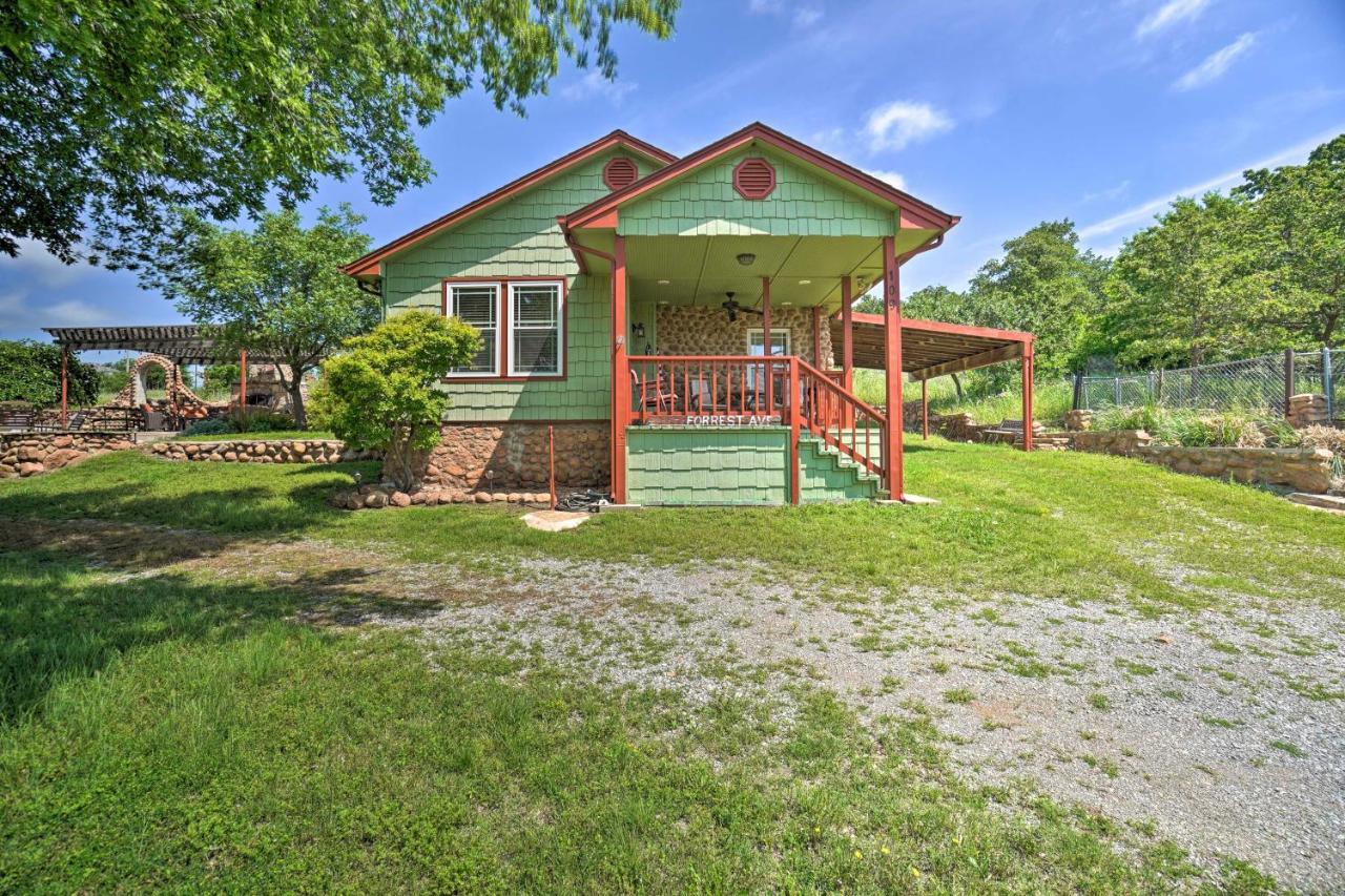 Charming Hilltop Cottage In Medicine Park! Exterior photo